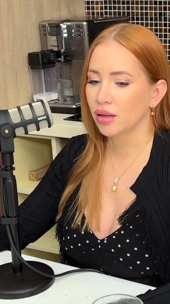 Spannender moment von "LustCast - Pornostar Kiara Lord spricht über Freunde mit vorteilen und wie man einen bekommt"