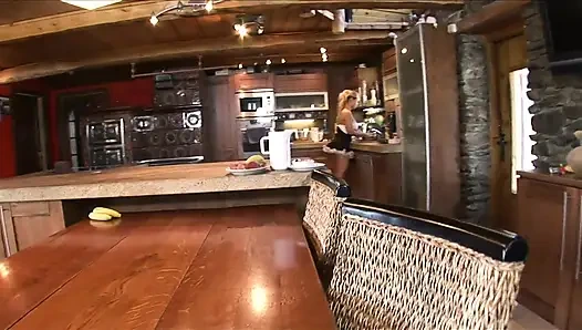 Pembantu disetubuhi di pantat