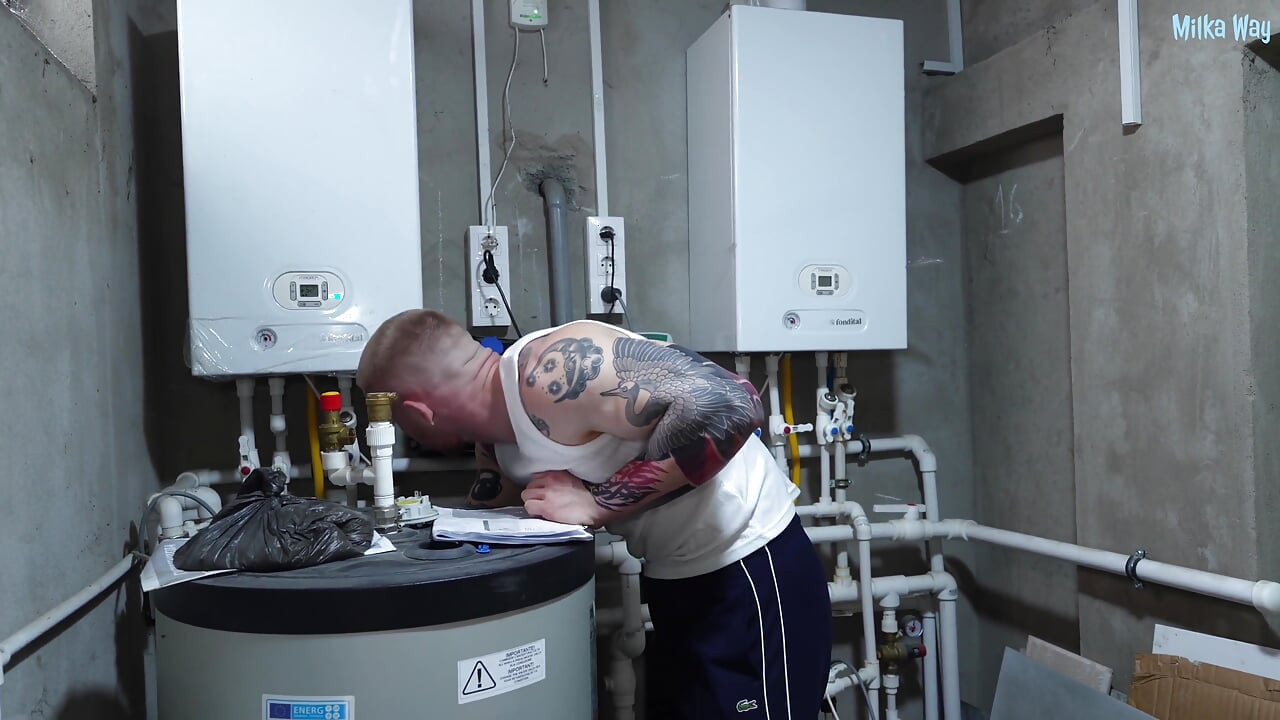 Fuck, Stepmom! Cheeky Stepsister Seduced a Free Bro in the Boiler Room While He Was Sweating Fixing the Gas
