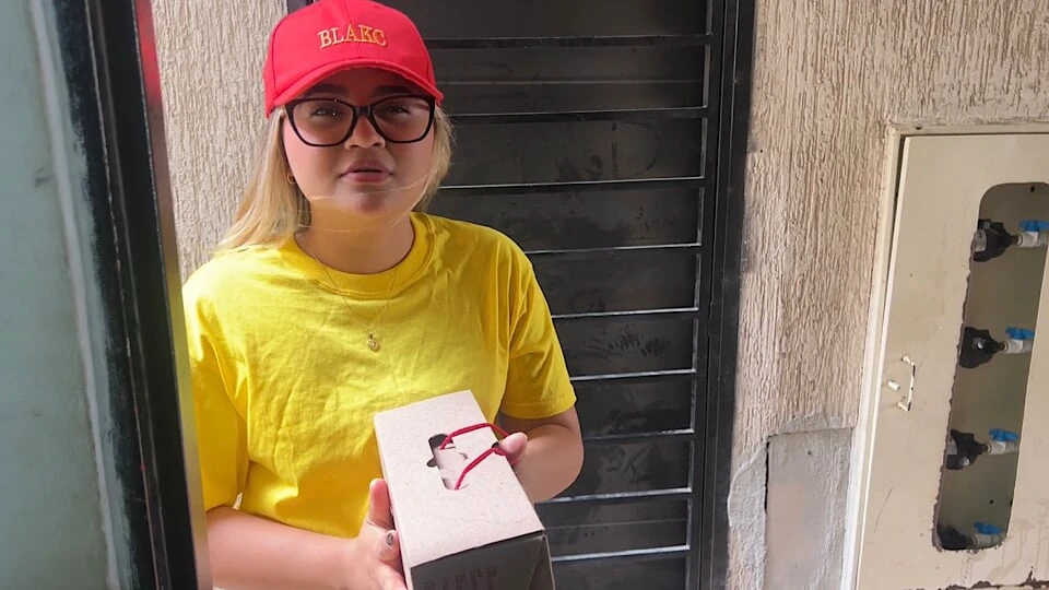 Late Punished Delivery Girl: I Fuck the Client So He Won't Report Me to the Boss