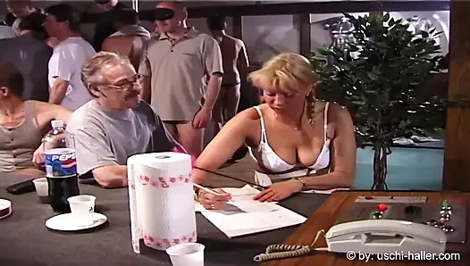 Maritta, Margarita ve Uschi ve 47 adamla bovling grup seks partisi