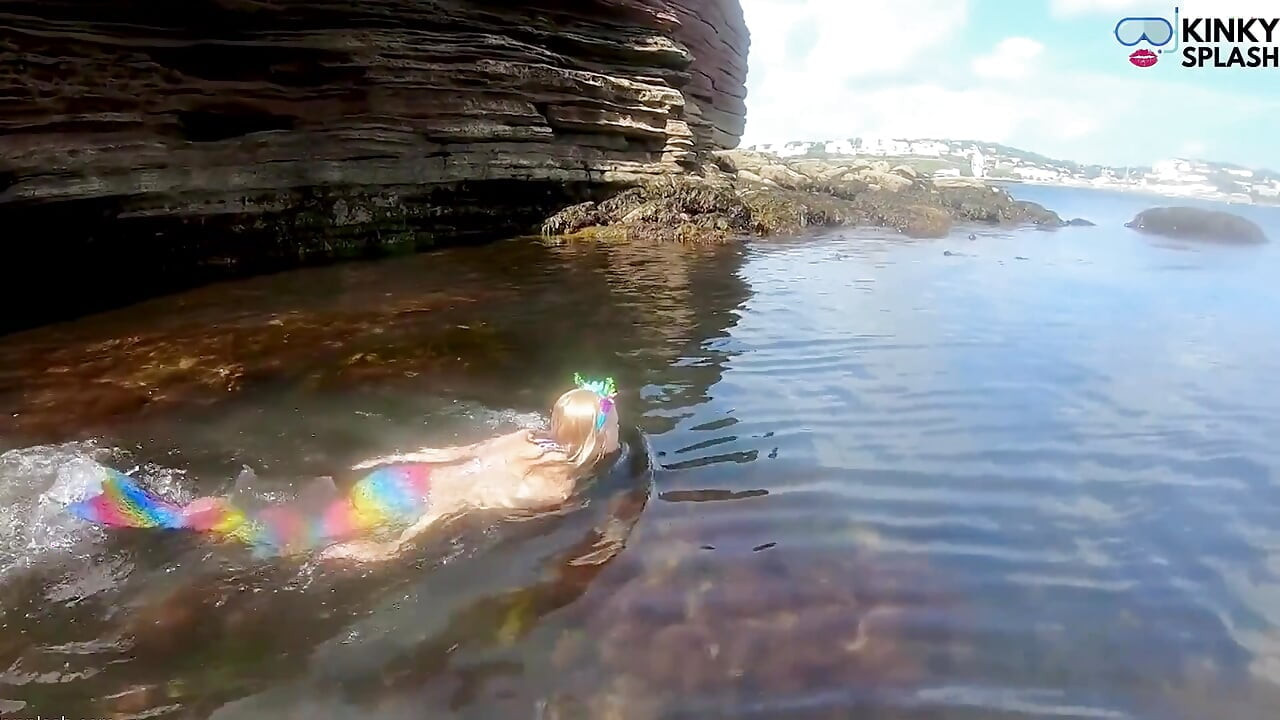 Sirena vista! Encuentro mojado en cala perdida