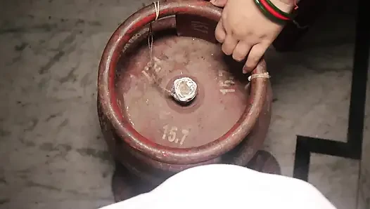 The lonely Bhabhi at home called the cylinder guy and got fucked hard