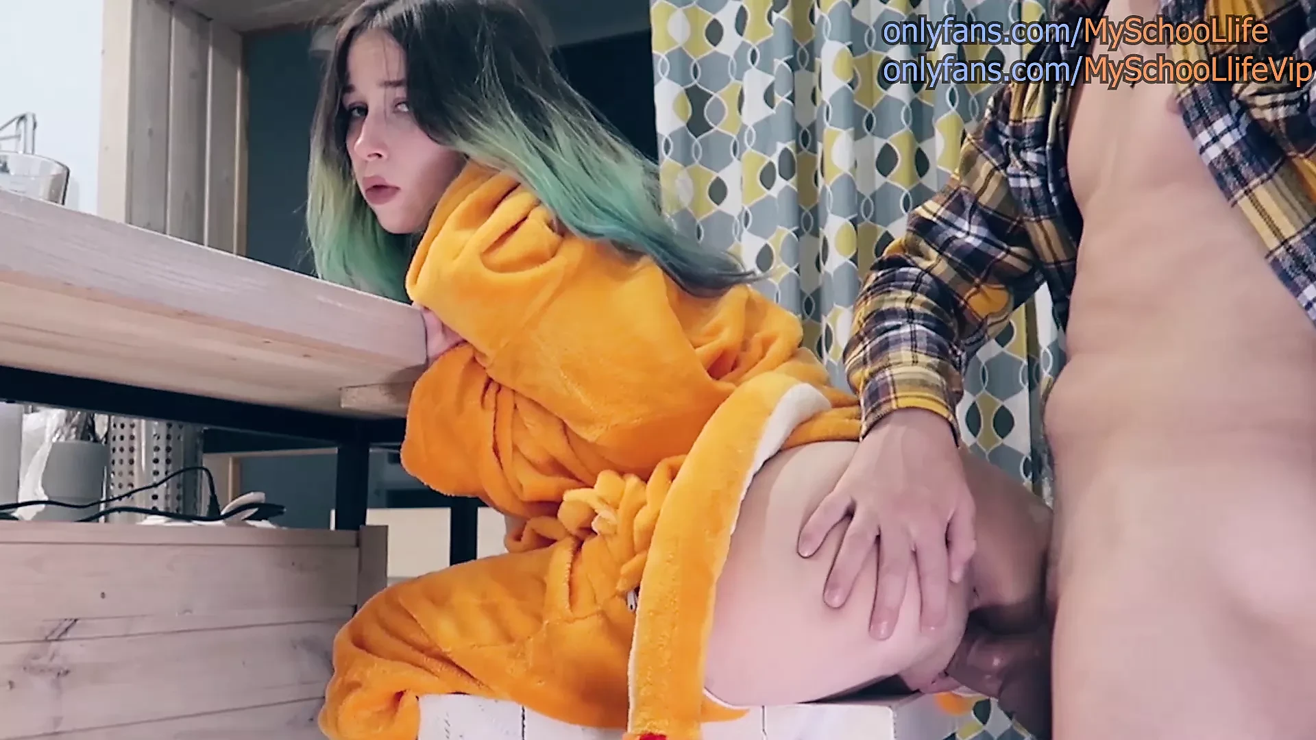 Sexo com uma adolescente sonolenta de pijama Pokémon