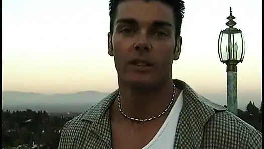 Gebräunte blondine liebt doggystyle, analreiten und ins gesicht kommen