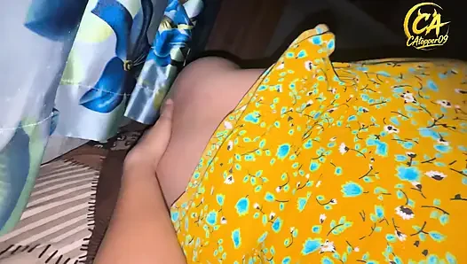 Hintli evli kadın ıslak bir sakso çekip erotik sikiş domaltarak sikişiyor