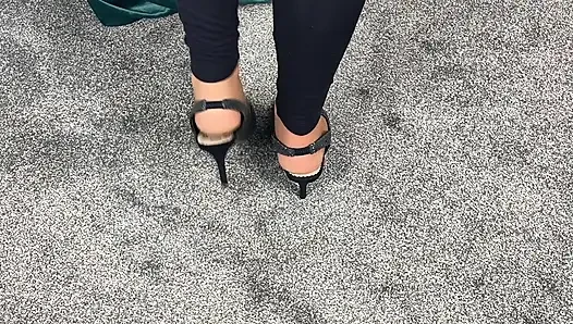 Mrs reife füße und ihre großen oma-hosen 423