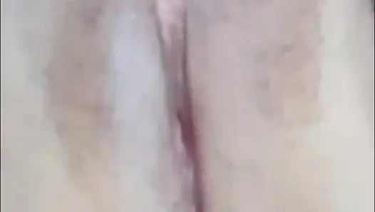 Vajinama dokunuyorum