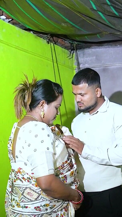 Indian EMI Agent Ne EMI Ke Badale Maa Aur Beti Ko Ek Sath Pela Ghar ke Bahar ( Hindi Audio ) | Clip 1