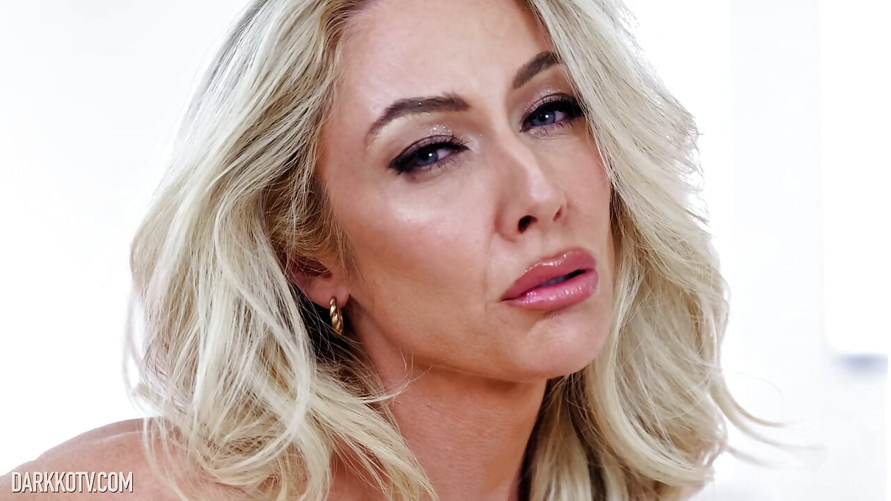 Sadie Summers 3 pada 1 blowbang yang menampilkan Donny Sins, Dwayne Foxxx, Milan