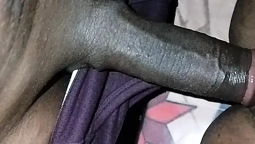 Üvey annemi sert sikiyorum, üvey annem üvey babamı özlüyor, bu yüzden sert yarağımı istiyor, tam Hintçe video