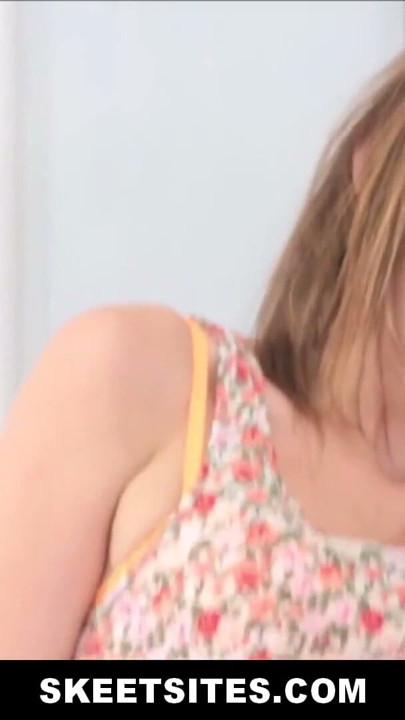 Fiica vitregă adolescentă slabă are parte de predare anală de la tatăl vitreg și mama vitregă | Clip 2