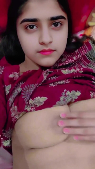 쪼이는 보지에 손가락으로 따먹히는 겸둥이 소녀 | 클리 3