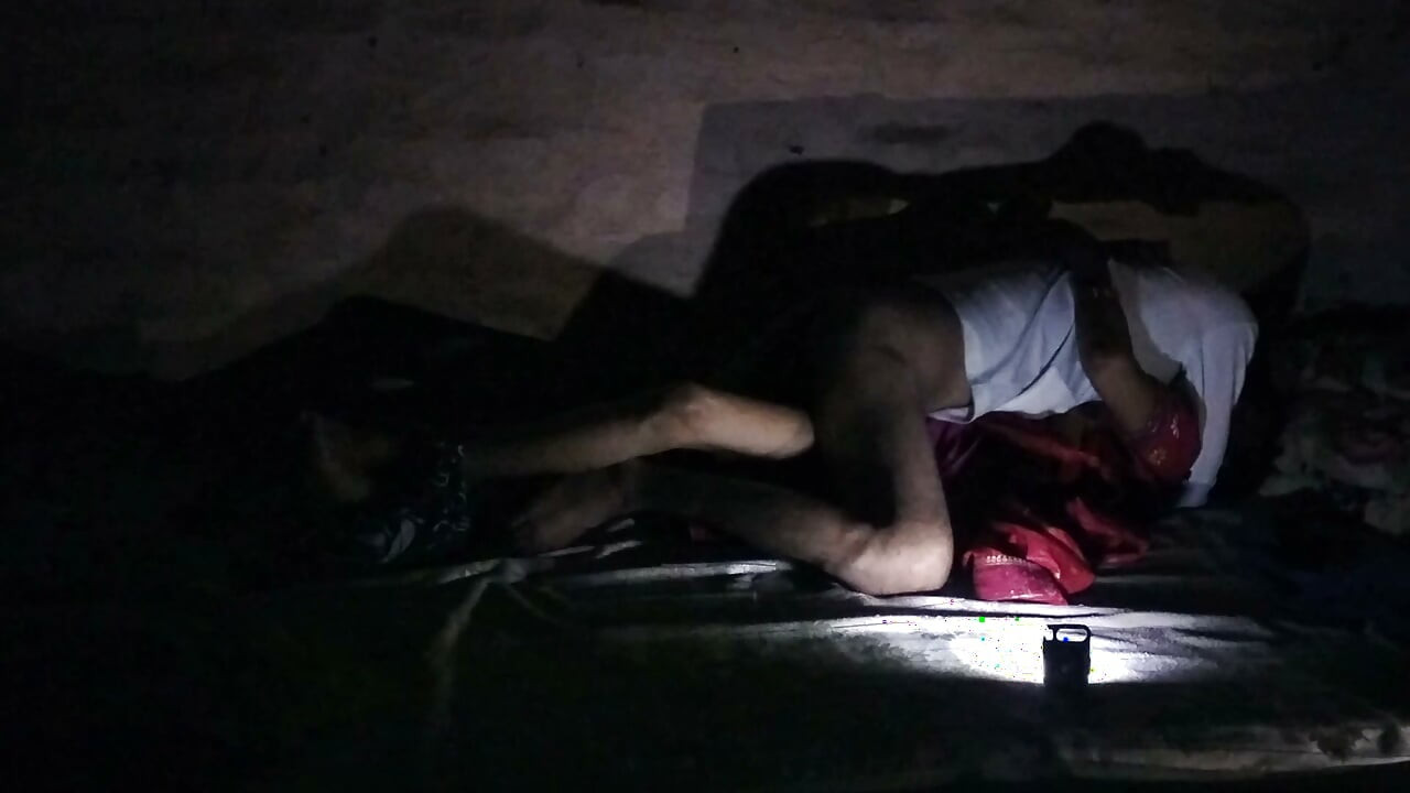 Sali ko jaga kar chudai ki lekin lite chali gayi