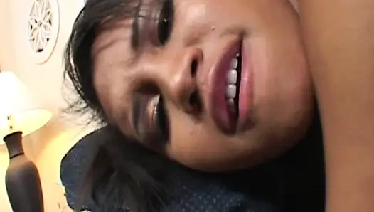 Cewek sange ini dientot habis-habisan sama kontol besar pria kulit hitam sampai dicrot di dalam