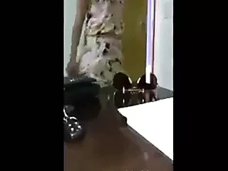 Sekreterini odada gizli cekim porno yapiyor