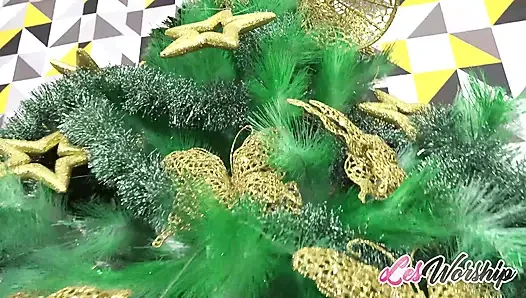Thiara Fox ve Viviane Muniz Noel'i seks oyuncakları değişerek, tutkulu lezbiyen sekse şımartarak kutluyor