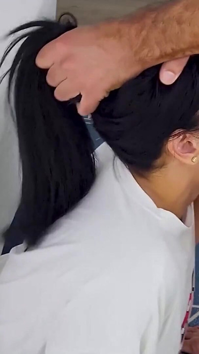 Denne NERDETE 18YO LATINA-studenten lot meg avsløre hennes virkelige side ... tok en rotete ANSIKTSBEHANDLING og elsket det | Klipp 1