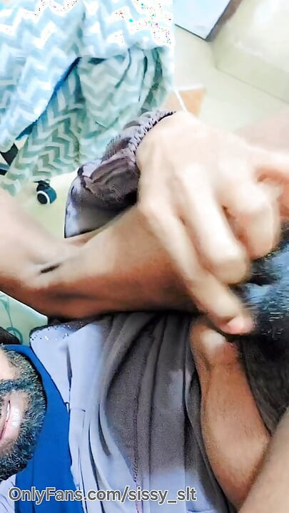 Hijabi muslim kinner hijda try to masturbate impotent penis