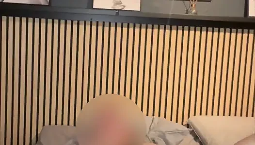 Saat kau sendirian di rumah dan hanya ingin bermain dengan dildomu.