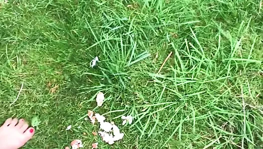 Çamur kirli ayaklarımı temizle köle