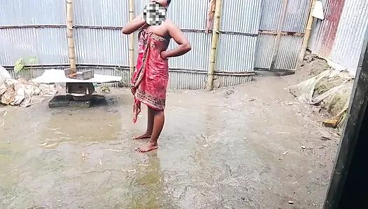 On a rainy day, on my way home from school, I brought him home and played with him while he was soaking wet in the rain.