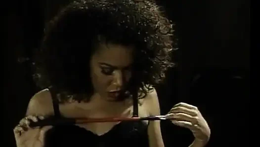 Cewek nakal jerman dengan toket besar lagi asik jilat kaki dan sepatu hak tinggi