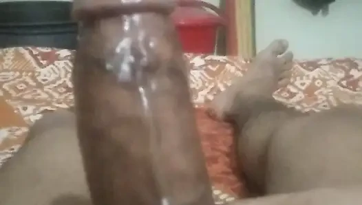 Gerçekten çok istedim, bu yüzden ellerime yağ koydum ve koluna vurdum. Ellerim ıslanıyor