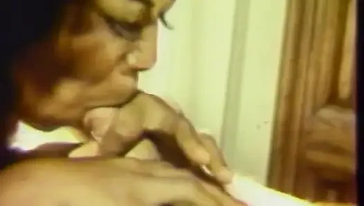 Schwarze und weiße muschi im schlafzimmer lecken