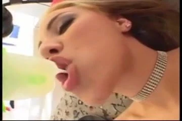 Delilah Strong eat Frozen sprem