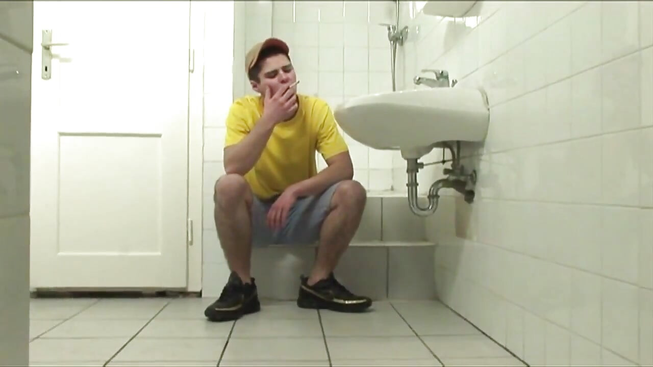 Skin Twink Dominates the Dick Horny New Cumer in the Toilet