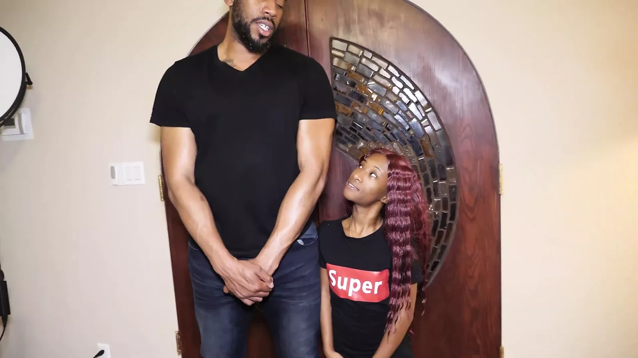 色情迷你壮男中最短的黑人女孩乱搞 Moster Bbc j