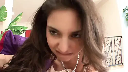 Seksi kızlar dildoyla birbirlerini sikiyor