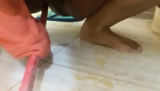 Dicke möpse bBW heißes collagenmädchen anippe toiletten-sex in hostel-badezimmer &pisse unbegrenzt