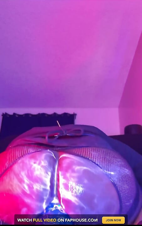 Je dilate mon trou avec un gode fantastique avec des jouets