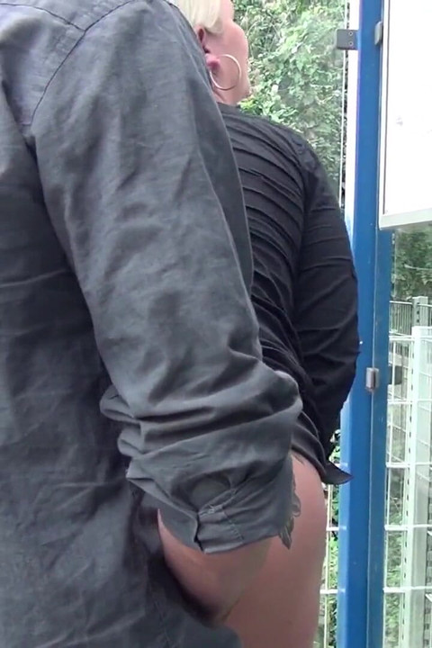 Sexy mollige blondine abgeholt und im freien anal gefickt