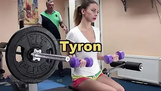 Tyron, peitsche mit nacktem rücken