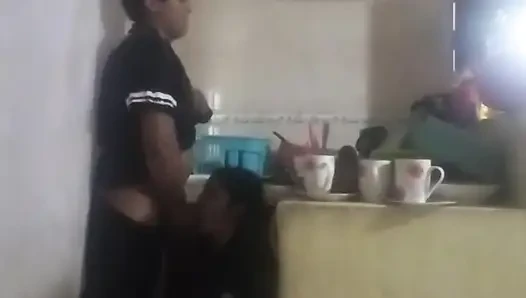 Pembantuku ngentot di dapur (istriku baru ketemu sama kami)