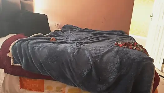 Ibu teman saya mengisap penisnya