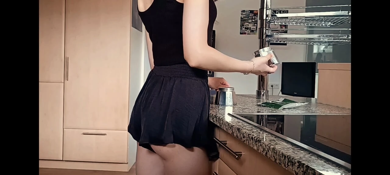 It's getting hot in the kitchen - He takes me from behind and fucks me hardvi