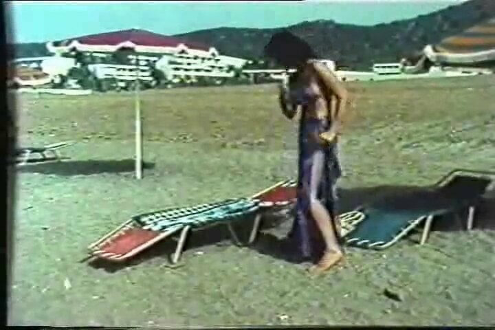 Porno greco Anomala Thilika (1974)