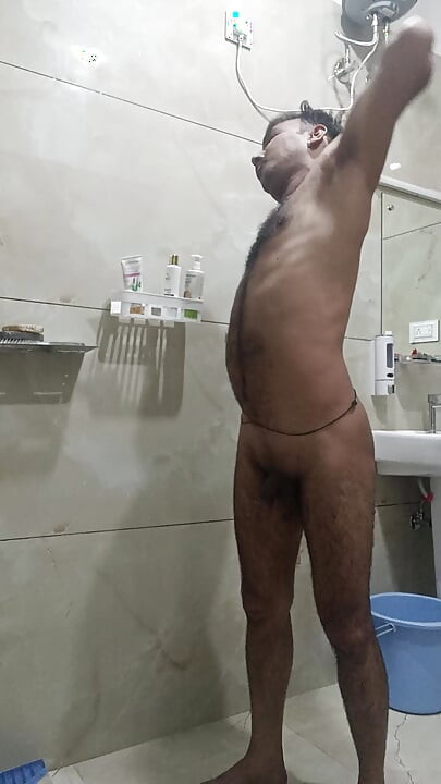 Lelaki desi India menikmati mandi dan seks