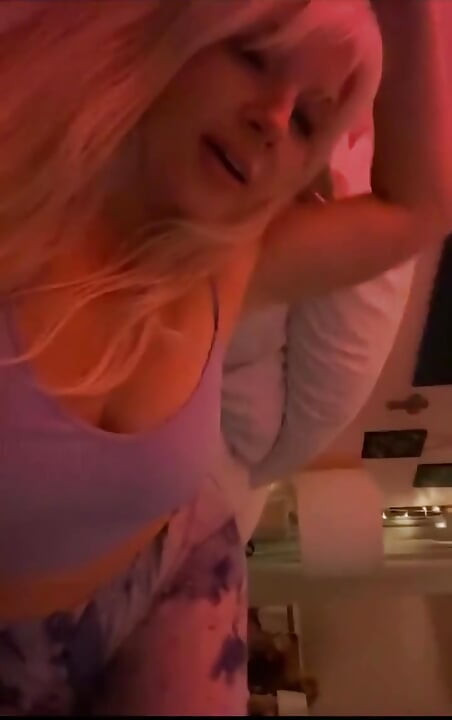 702641140867805185. mp4