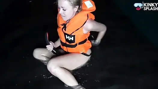 Coli bareng aku pakai jaket sehargaku