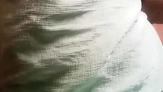 Indische schwägerin linderte ihre eingesessene sexuelle spannung, indem sie ihre finger benutzte und sich an den penis ihres schwagers erinnerte