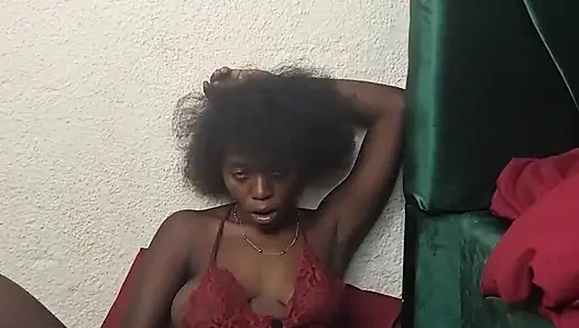 Massives squirting der nonne mit kleiner muschi voller wasser