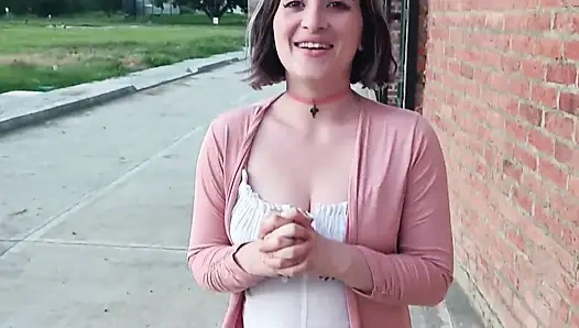 MEINER STIEFSCHWESTER EINEN SPAZIERGANG MIT EINEM VIBRATOR MACHEN, DER IN IHRER MUSCHI STECKT TEIL 1