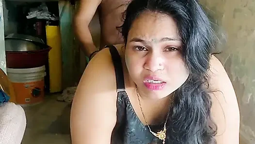 Kayınbiraderi Holi'de baldızımın büyük meme uçlarını çimdiklıyor, mutfakta vahşi seks