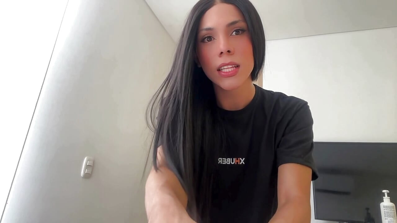 ANAL! Eu me divirto com meu brinquedo no meu quarto! Eu quero que alguém me fode no ânus !!