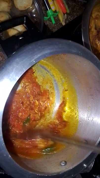 My wife bana rahi hai chicken curry | Clip 2